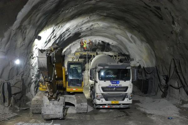 已掘進(jìn)8.3公里！全長11.77公里的東天山特長隧道建設(shè)進(jìn)展順利